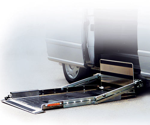 Piattaforma elevatrice per sedia a rotelle - F900  - AUTOLIFT Srl - per veicolo / ad uso professionale / da esterno