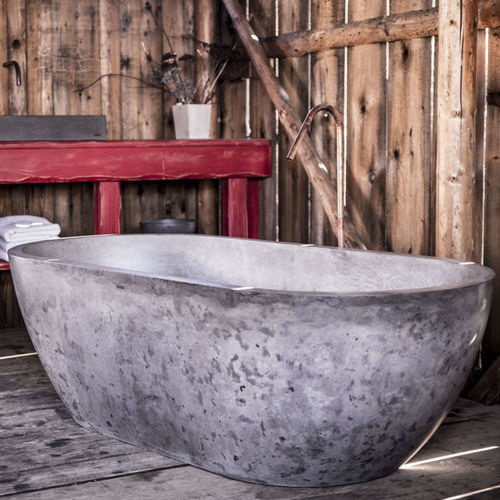 Vasca da bagno ovale - MAGNA - CRÉER s.r.o. - da appoggio / per ambiente abitativo / in calcestruzzo
