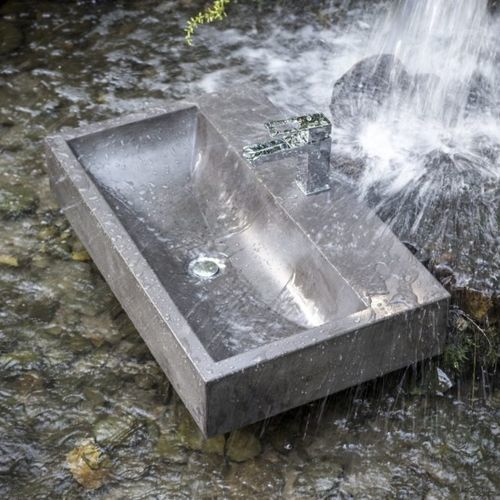 Lavabo sospeso - TORRIA - CRÉER s.r.o. - in calcestruzzo / fatto a mano / rettangolare