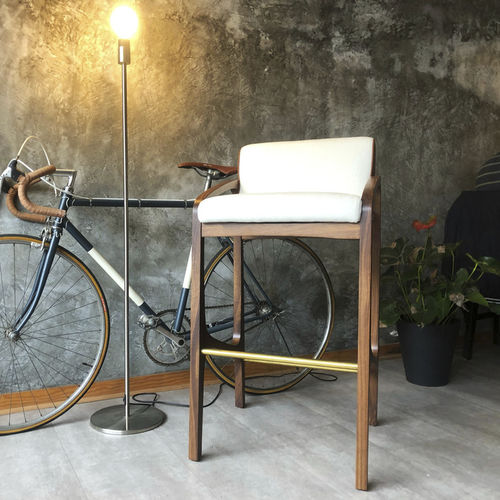 Sedia alta contemporanea - William - hatt - da interno / in tessuto / in pelle