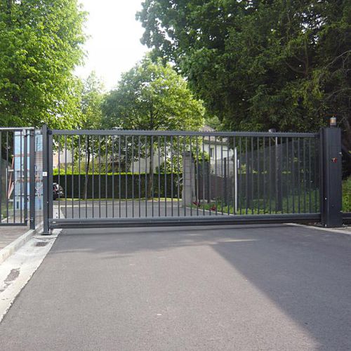 Cancello scorrevole - BEKAMATIC SC - Betafence International - in acciaio galvanizzato / in acciaio ellettrosaldato / a sbarre