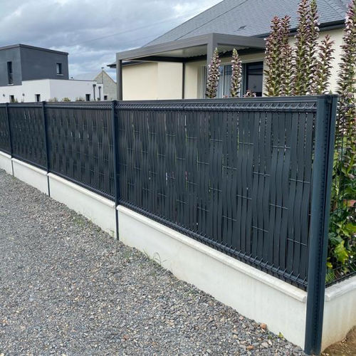 Rete frangivista a lamelle - SCREENO LINE - Betafence International - in PVC / a tinta unita / modulare