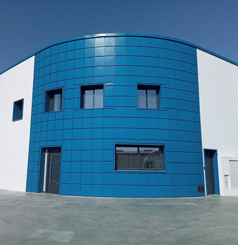Rivestimento di facciata a cassetta - CASSETTES - TRANSFORMADOS Y ACCESORIOS DEL SUR, S.L - in acciaio / in alluminio preverniciato / in acciaio COR-TEN®