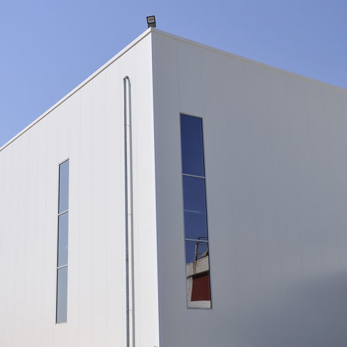 Rivestimento di facciata in pannelli - Insotherm WPU - KAMARIDIS GLOBALWIRE GROUP - in lamiera d'acciaio / in acciaio galvanizzato / in poliuretano
