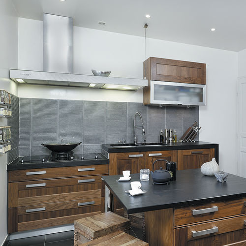 Cucina contemporanea - BUCKINGHAM - PYRAM INDUSTRIES - in noce americano / in ardesia / in gres porcellanato