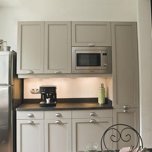 Cucina classica - MAULNES GRIS - PYRAM INDUSTRIES - con finitura ontano / con isola / a L