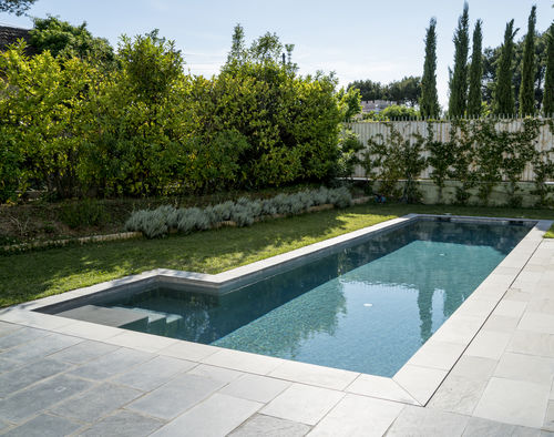 Piscina a straripamento - ARCHITECTES - Diffazur Piscines - su misura / corridoio di nuoto / da esterno