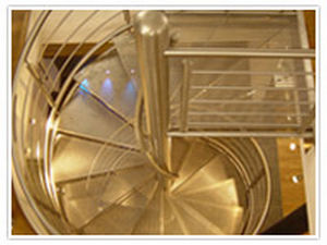 Gradino in metallo - ANDRITZ EUROSLOT Architecture - in griglia