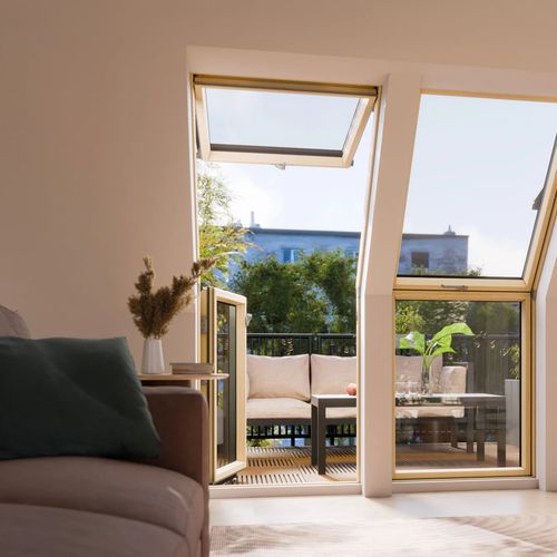 Finestra balcone in alluminio - FOP P50 APMX - FAKRO - in pino / a battente / a tripli vetri