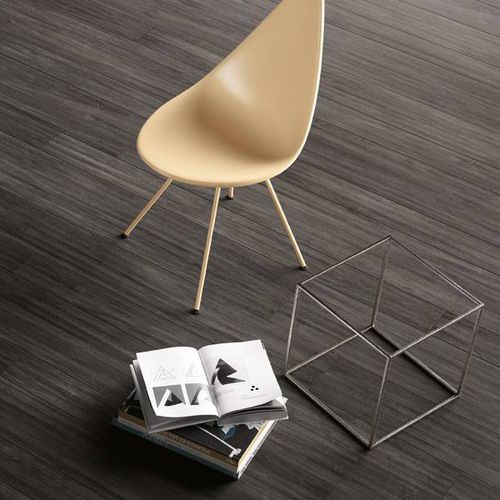 Piastrella aspetto parquet - ESSENZE RARE EXTREME : ROVERE NERO - Fiandre - in gres porcellanato / a rilievo / da interno