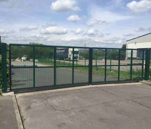 Cancello battente - BROUGHTON 300 - HERAS - in acciaio galvanizzato / a maglia saldata / a motore