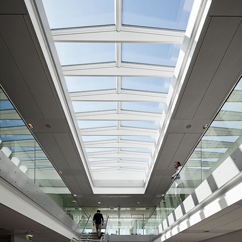 Lucernario per tetto piano - RIDGELIGHT WITH BEAMS 5° - VELUX - con sistemi di evacauzione fumi / in vetro / in PRFV
