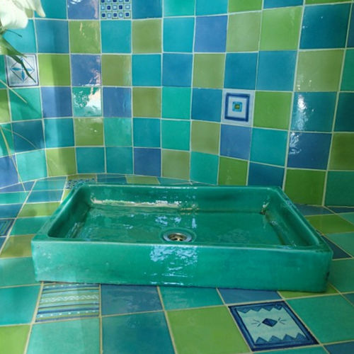 Lavabo da appoggio - AUGEA - TERRES CUITES DE RAUJOLLES - in ceramica / lucido / rettangolare