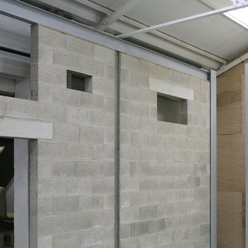 Blocco di calcestruzzo forato - TOPCRETE - Tarmac Building Products - pieno / cellulare / per muro divisorio