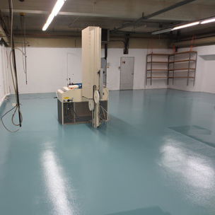 Pavimento in poliuretano - TOPFINISH® - TLM SYSTEMS - in rotoli / cerato / aspetto calcestruzzo cerato