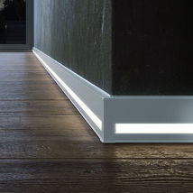 Battiscopa luminoso - LUUMI  - ROMUS - argentato / in PVC / rettangolare