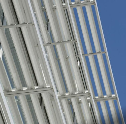 Frangisole in alluminio - BRISESOLEIL 100 - Reynaers Aluminium - in vetro / per facciata / per finestra