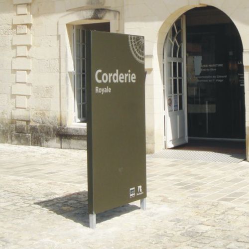 Totem di segnalazione - MASSILIA. - POLYMOBYL - per spazio pubblico / per fiera / per edifici pubblici