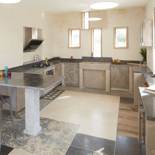 Cucina classica - THE AUTHENTIC - OCCITANIE PIERRES - in legno / in pietra naturale / con isola