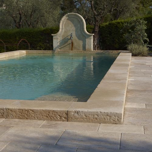 Bordo di piscina in pietra naturale - AUBEROCHE BOURIANE - ANTIQUE - OCCITANIE PIERRES - antiscivolo / d'angolo