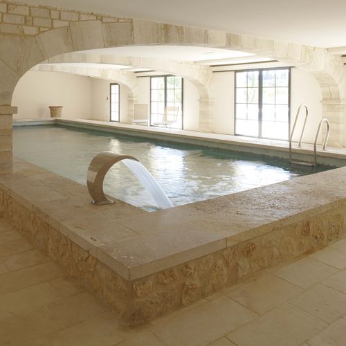 Bordo di piscina in pietra naturale - AUBEROCHE CHATAIGNE - INTÉRIEUR - OCCITANIE PIERRES - antiscivolo