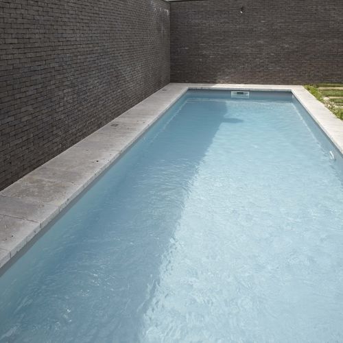 Bordo di piscina in pietra naturale - AUBEROCHE MANGANESE - OCCITANIE PIERRES - d'angolo