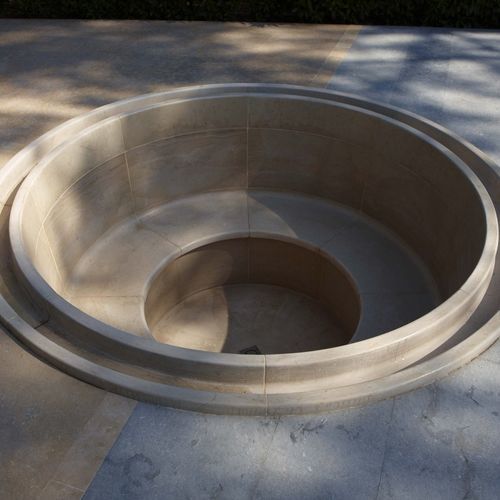 Fontana da giardino - AUBEROCHE BOURIANE - OCCITANIE PIERRES - a pavimento / in pietra naturale / classica