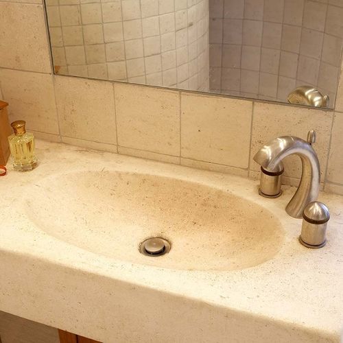 Lavabo integrato - BORRÈZE - OCCITANIE PIERRES - in pietra naturale / con piano integrato / ovale