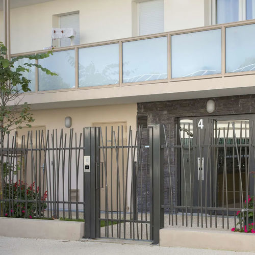 Cancello pivotante - RESILOG™ OOROSOO™ - NORMACLO - in acciaio galvanizzato / in acciaio con rivestimento a polvere / a sbarre