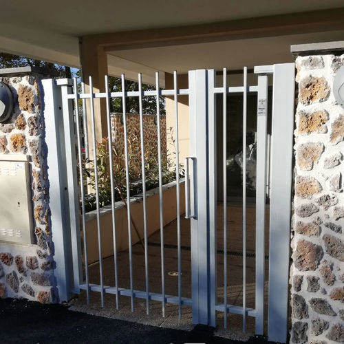 Cancello pivotante - 1515 - NORMACLO - in acciaio galvanizzato / in acciaio con rivestimento a polvere / a sbarre