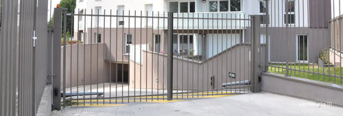 Cancello pivotante - PRIMALIS - NORMACLO - in acciaio galvanizzato / in acciaio con rivestimento a polvere / a sbarre