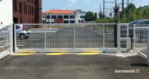 Cancello avvolgibile - OOBAMBOO™ - NORMACLO - in acciaio galvanizzato / in acciaio con rivestimento a polvere / in rete metallica