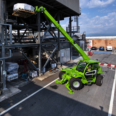 Movimentatore telescopico di carico - P 40.13 - MERLO - per movimentazione / di sollevamento / per cantiere