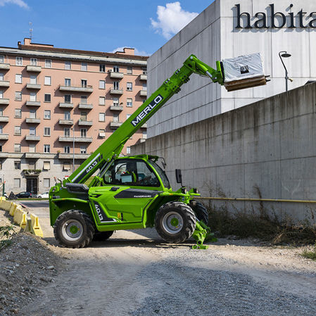 Movimentatore telescopico di carico - P 40.14 - MERLO - per movimentazione / di sollevamento / per cantiere