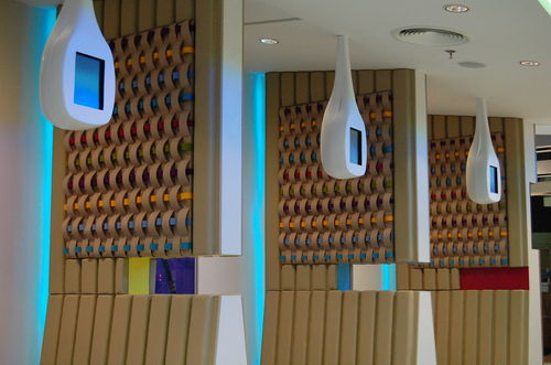 Pannello acustico a muro - ZAIN CONCEPT STORE - Anne Kyyrö Quinn - in tessuto / geometrico / professionale