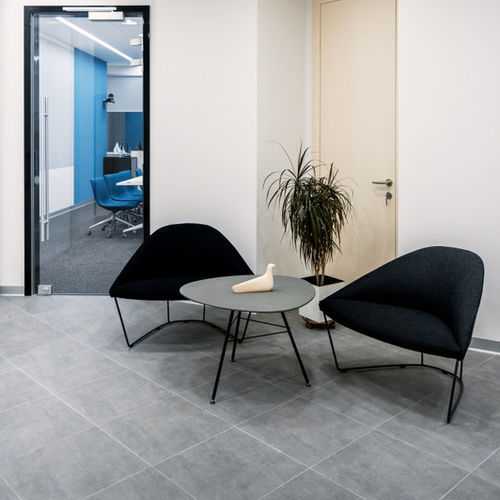 Tavolo contemporaneo - LEAF  - Arper - in acciaio / con supporto in acciaio / triangolare