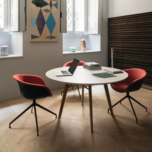 Tavolo da pranzo contemporaneo - GHER  - Arper - in MDF / con supporto in quercia / rotondo