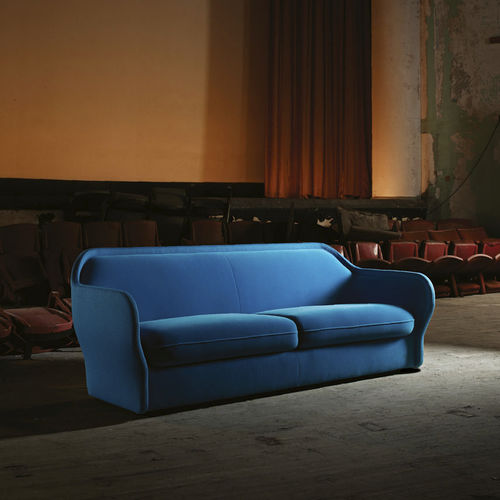 Divano contemporaneo - BARDOT - BERNHARD design - in tessuto / in pelle / con braccioli