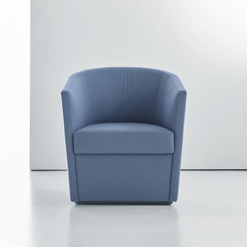 Poltrona contemporanea - GLASGOW - BERNHARD design - in pelle / imbottita / blu