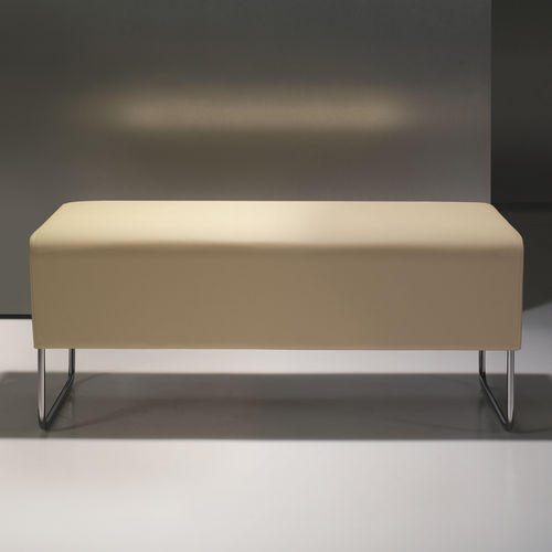 Divanetto imbottito contemporaneo - BALANCE - BERNHARD design - in tessuto / in pelle / con supporto in metallo