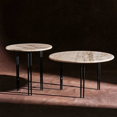 Tavolino basso contemporaneo - IOI  - GUBI - in travertino / con supporto in acciaio / con supporto in ottone