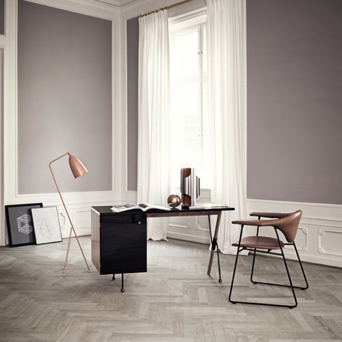 Scrivania da terra - 62 - GUBI - contemporanea / in legno / in laminato