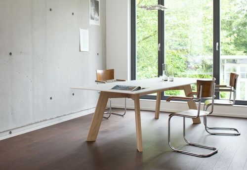 Tavolo da lavoro contemporaneo - Y-WOMAN - Conmoto - in legno massiccio / in HPL / rettangolare