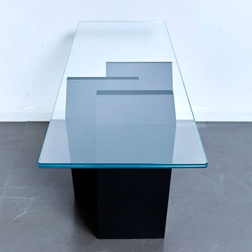 Tavolo da pranzo contemporaneo - MONOLITH - Duffy London - in vetro / in acciaio con rivestimento a polvere / rettangolare