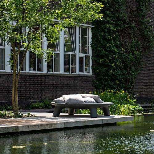 Ottomana contemporanea - THE FLYING DISHMAN - dutchtub - in polietilene ad alta densità HDPE / tonda / per terrazza