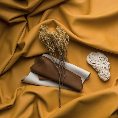 Pelle per arredamento naturale - ELMOESSENCE - Elmo Leather Sweden AB - a tinta unita