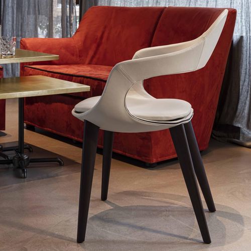Poltrona contemporanea - FRENCHKISS - ENRICO PELLIZZONI - in pelle / in legno / bianca