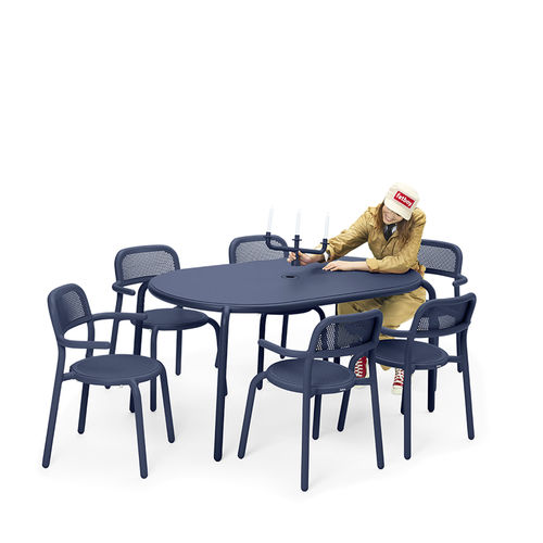 Tavolo da pranzo contemporaneo - TONÍ - Fatboy the original - in alluminio / con supporto in alluminio / ovale