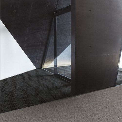 Moquette a quadrotte - BARRICADE ONE - Interface - tufted / pelo raso / in poliammide