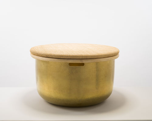 Tavolo d'appoggio contemporaneo - TABLA - karen chekerdjian - in ottone / rotondo / con contenitore